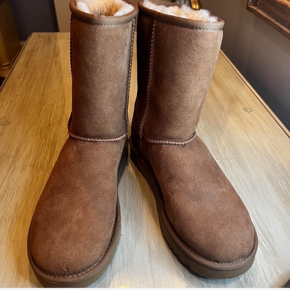 UGG Women’s mid boots, light fur, brown, size 7